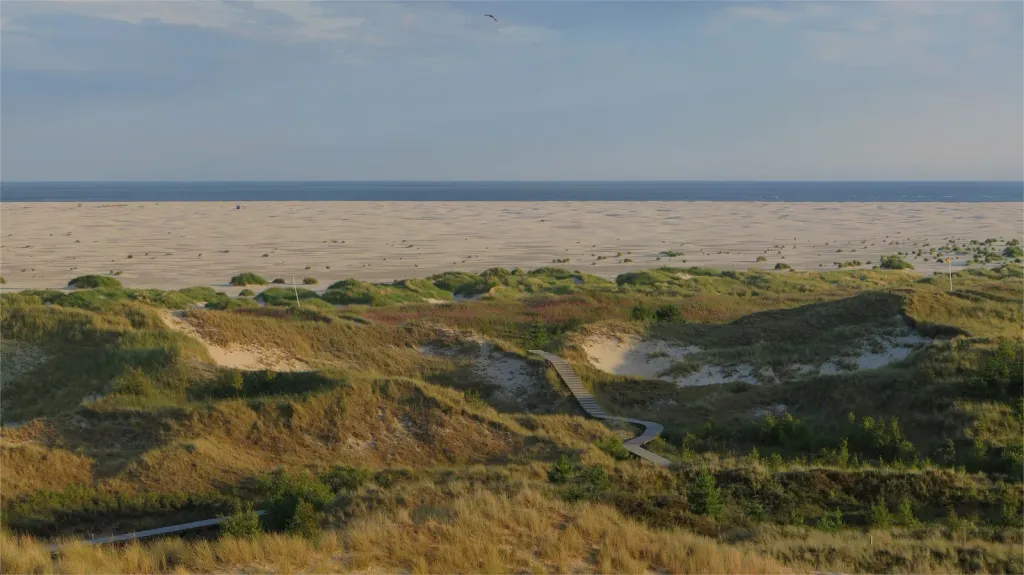 Dünen und der breite Kniepsand bei Wittdün auf Amrum