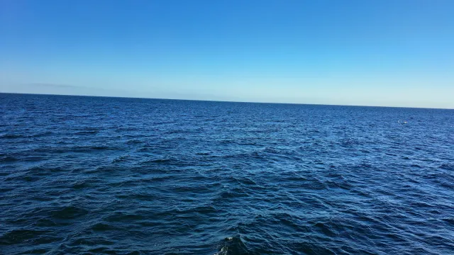 Blick über die Ostsee vor Kühlungsborn an einem klaren Wintertag